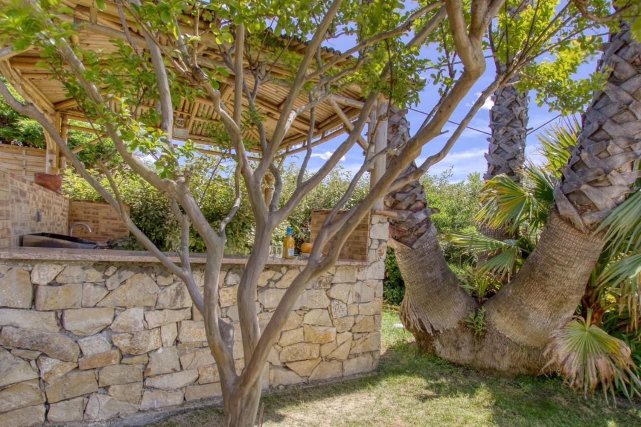 オリウル Beautiful House With Pool And Gardenヴィラ エクステリア 写真